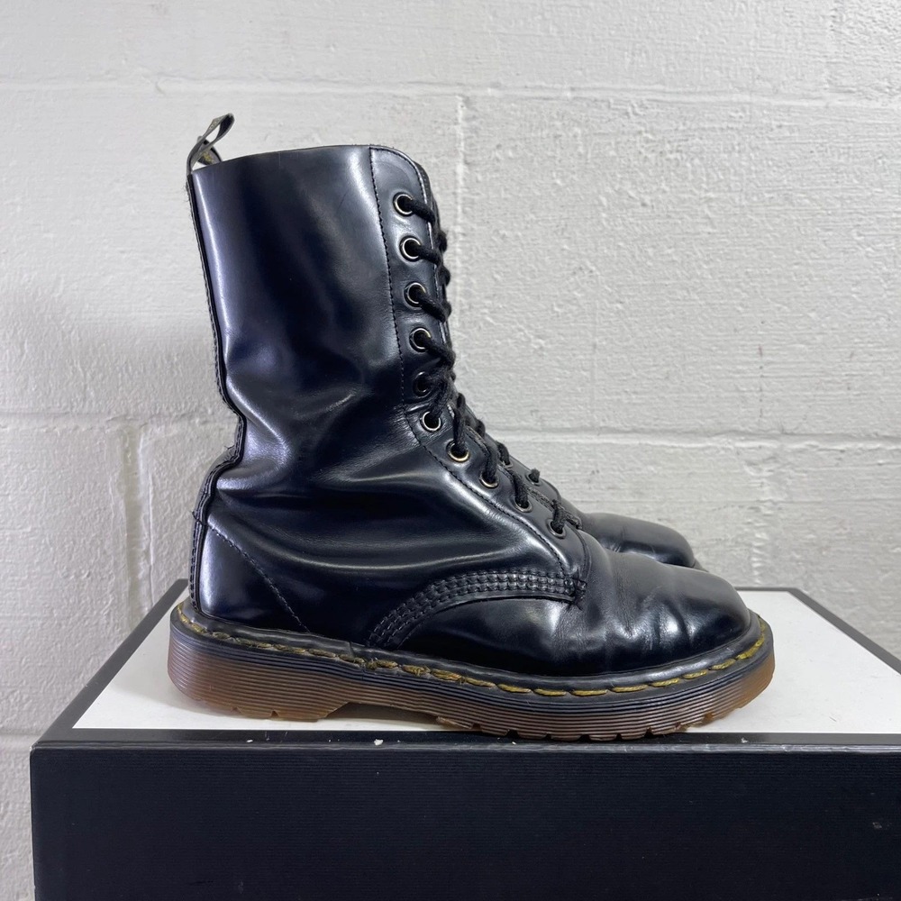Dr.‎ Martens Boots Black Smooth Leather 10 Eyelets Kids Sz 5 UK Made In England